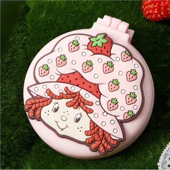 Strawberry Shortcake Compact Brush & Mirror - Picture 2 of 3